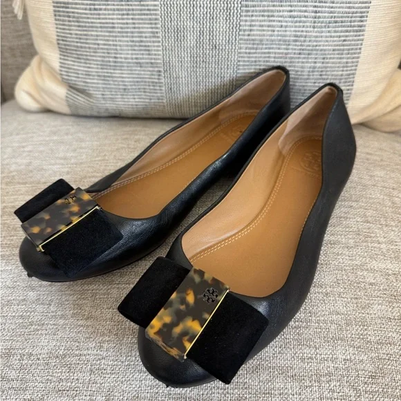 Tory Burch Black Leather Flats w/ Tortoise Bow – Size 6.5M - Picture 2 of 6